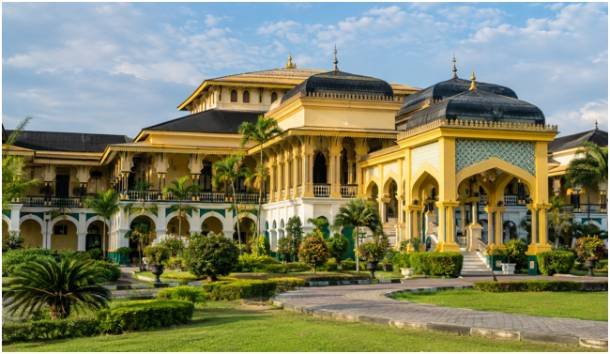 Culinary Stops and Colonial Heritage in Medan