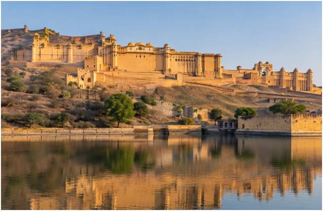 Amber Fort and Jal Mahal: Water Reflections and Hilltop Fortifications